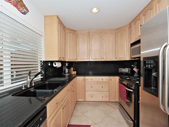 3rd image of 15566 Paseo Jenghiz