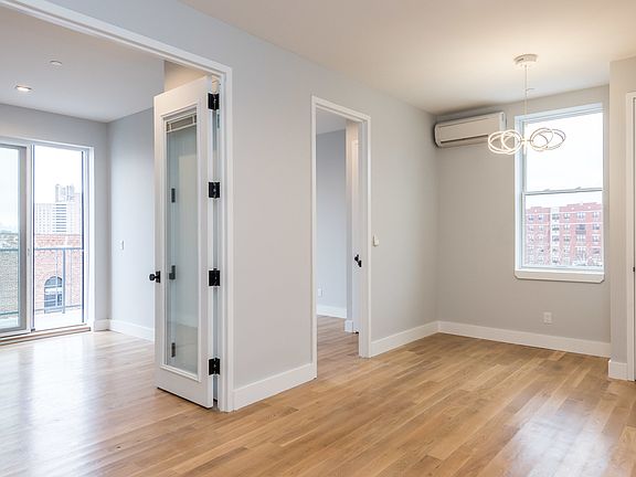2nd image of 34 Belvidere St #4A
