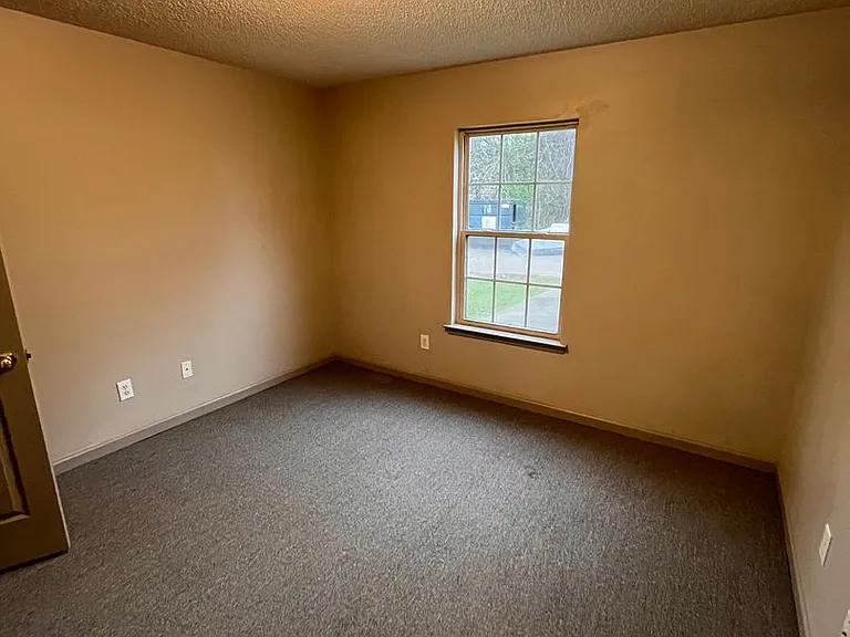 5005 Chancellor Sq NW — Photo 17