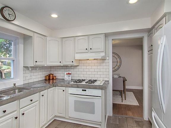 3rd image of 3400 Winterberry Ct SE