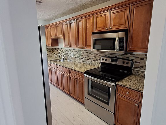 4th image of 12236 Sag Harbor Ct APT 4