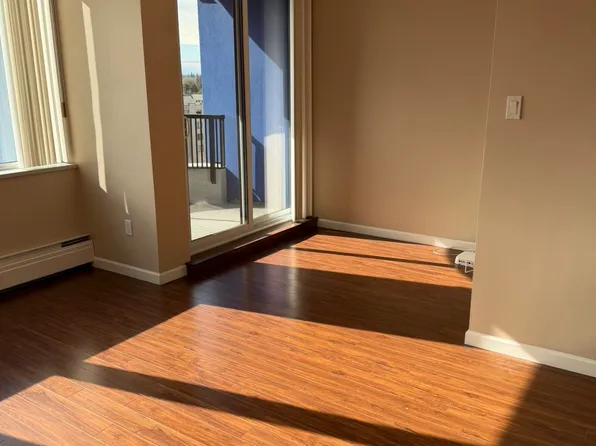 Blue Crest Apartments