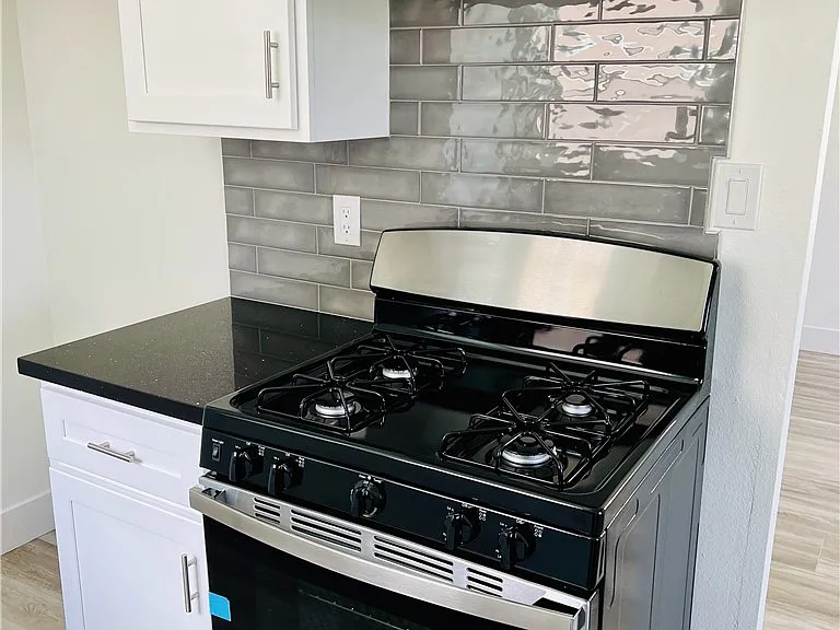 425 Grand Ave — Photo 13