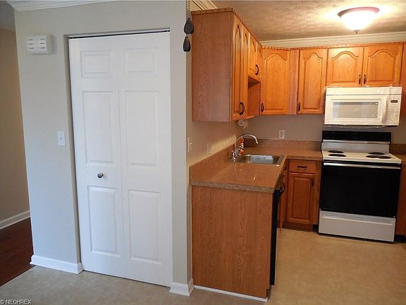 4th image of 4589 Cox Dr