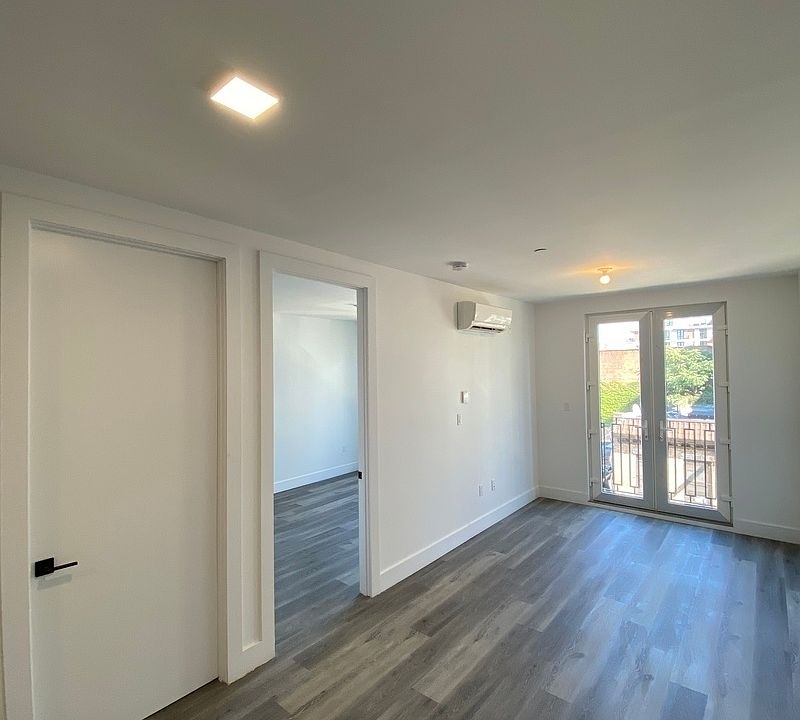 1st image of 428 Wythe Ave #4
