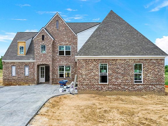 2nd image of 25 Wellington Cir N