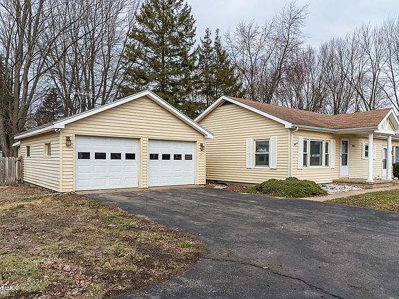 3rd image of 6904 Oakland Dr