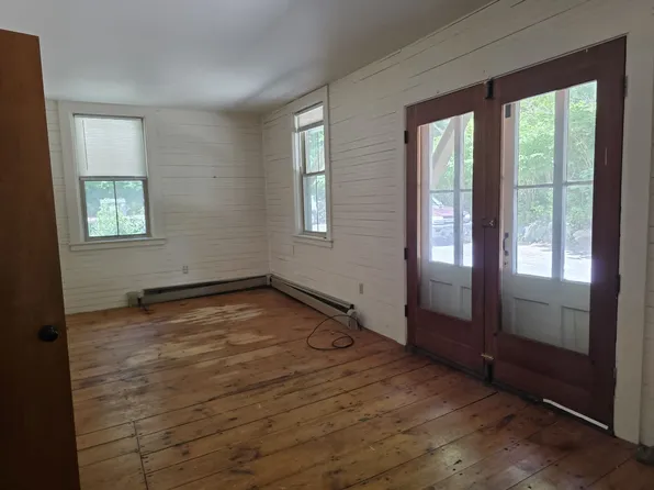 14 Main St, Hinsdale, NH