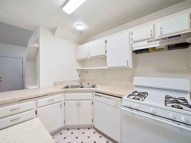 220 W Truslow Ave — Photo 21