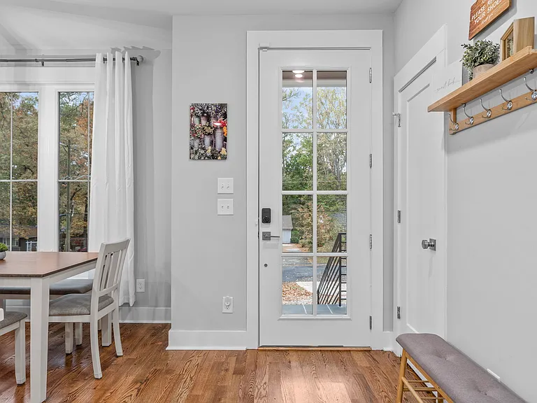 711B Hugo St — Photo 4