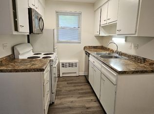 1384 Brown St, Des Plaines, IL 60016