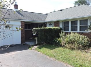 911 Old Orchard Ln, Bristol, PA 19007