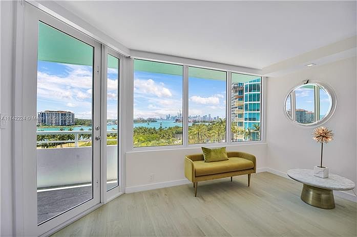 1st image of 400 S Pointe Dr APT 707