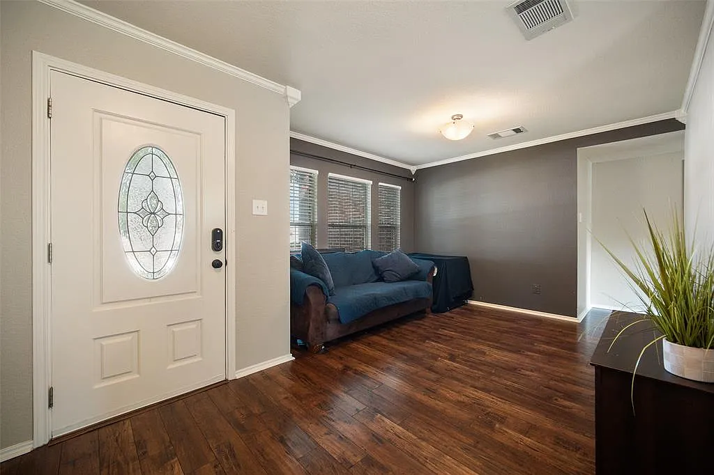 3 bed, 2.5 bath, 2331 sqft, $2,000 — Photo 4