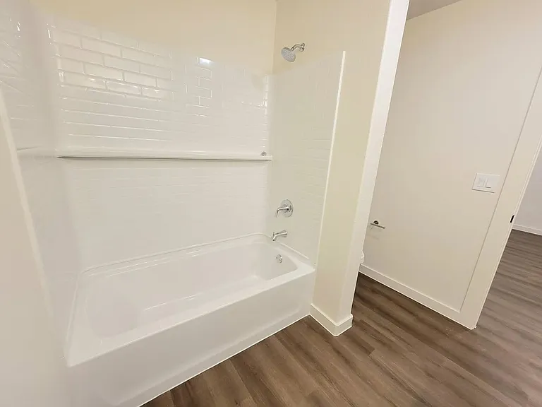 5546 Auburn St — Photo 14
