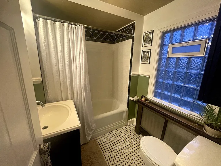 900 Brompton St — Photo 10
