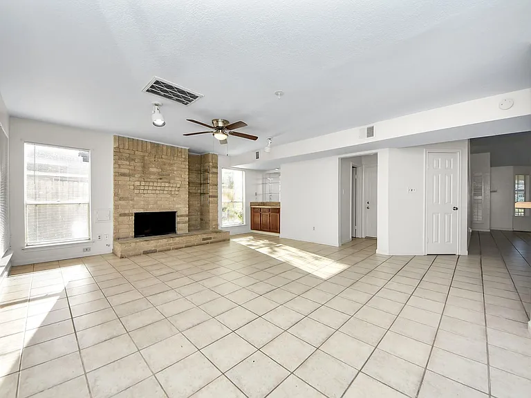 15614 Barbarossa Dr — Photo 10