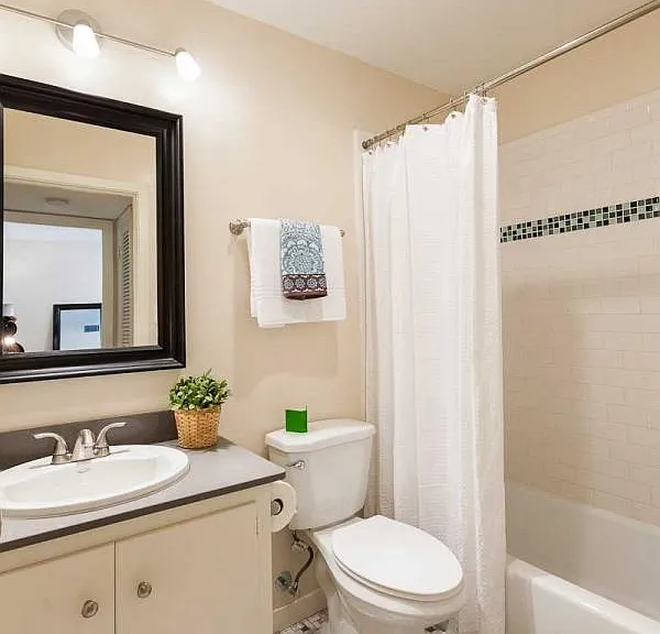 102 W 38th St #206 — Photo 3