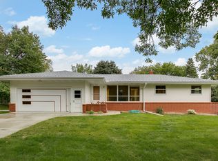 3477 Chatsworth St N, Shoreview, MN 55126