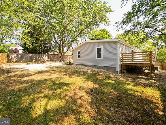 3rd image of 789 Steele Ct