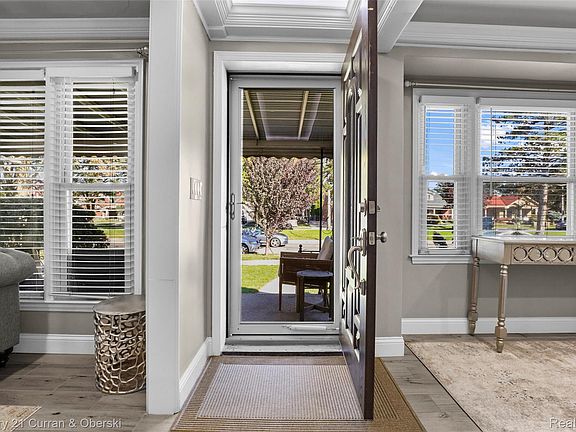3rd image of 6233 Oakman Blvd