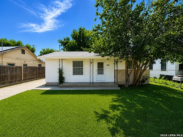 2 bed, 1.0 bath, 805 sqft, $1,100 — Photo 1