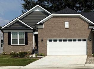 42696 Arbor Dr, Clinton Township, MI 48038