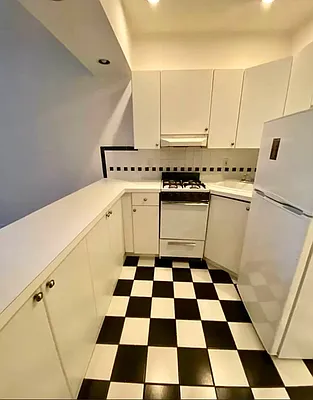 Rented by CitySites Real Estate Group | media 19