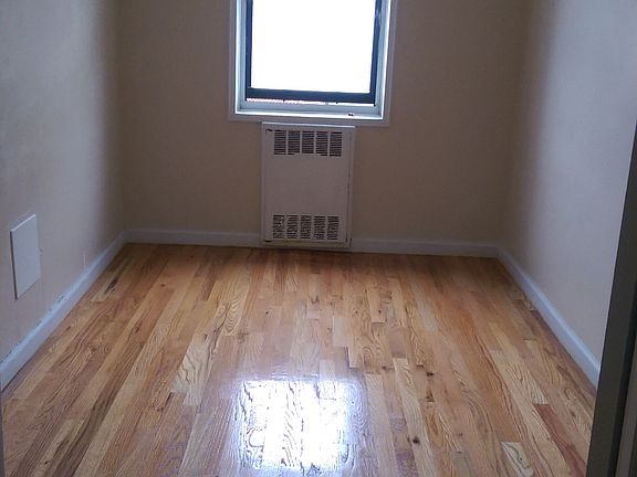 5th image of 89 Crooke Ave #6