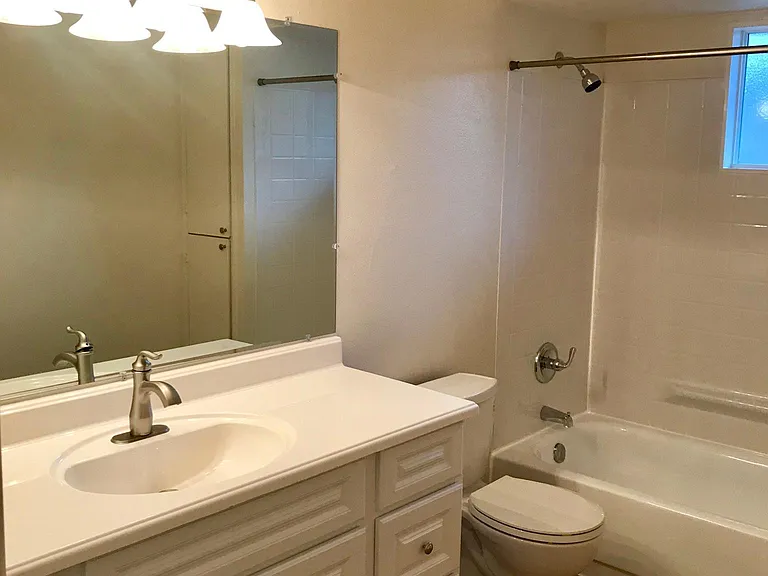 Valley Oaks Apartments — Photo 7
