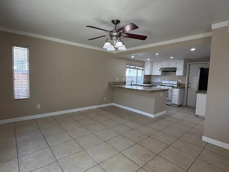 9843 Chesapeake Dr — Photo 5