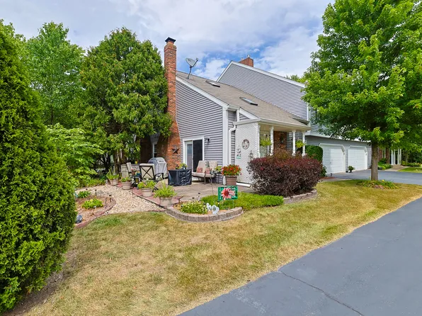 2S781 Grove Ln, Warrenville, IL 60555