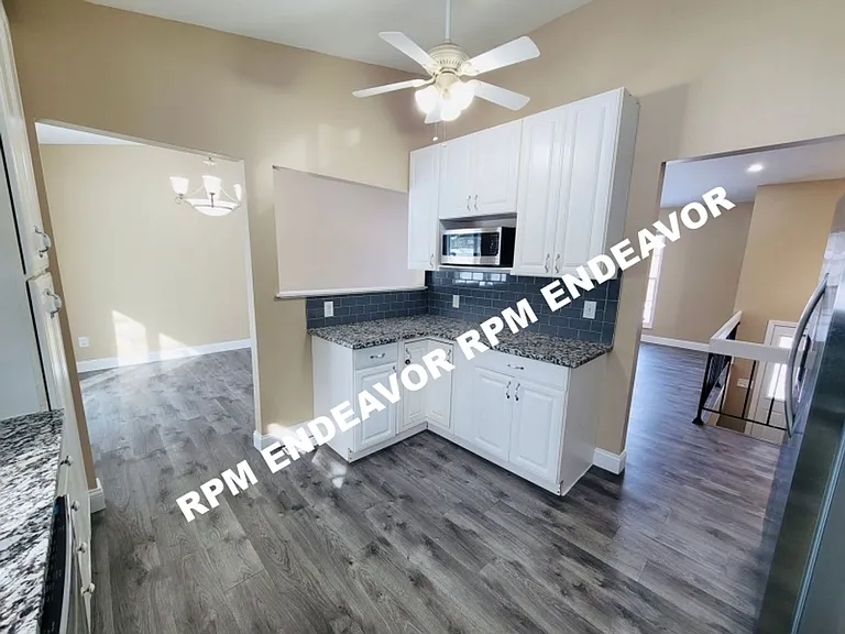 2029 Kentmore Ln — Photo 8