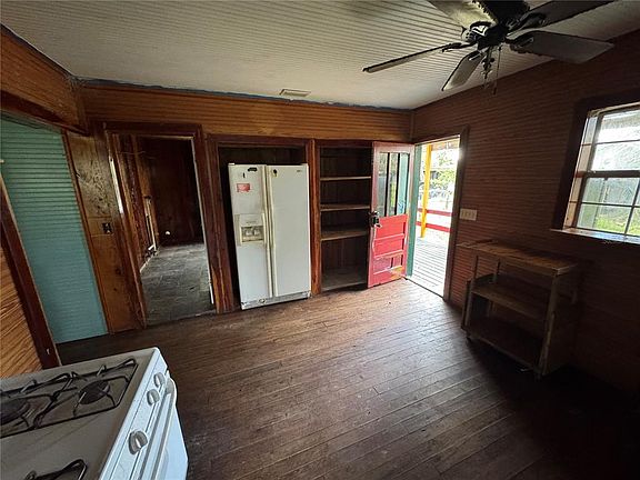 3rd image of 850 Menton Rd
