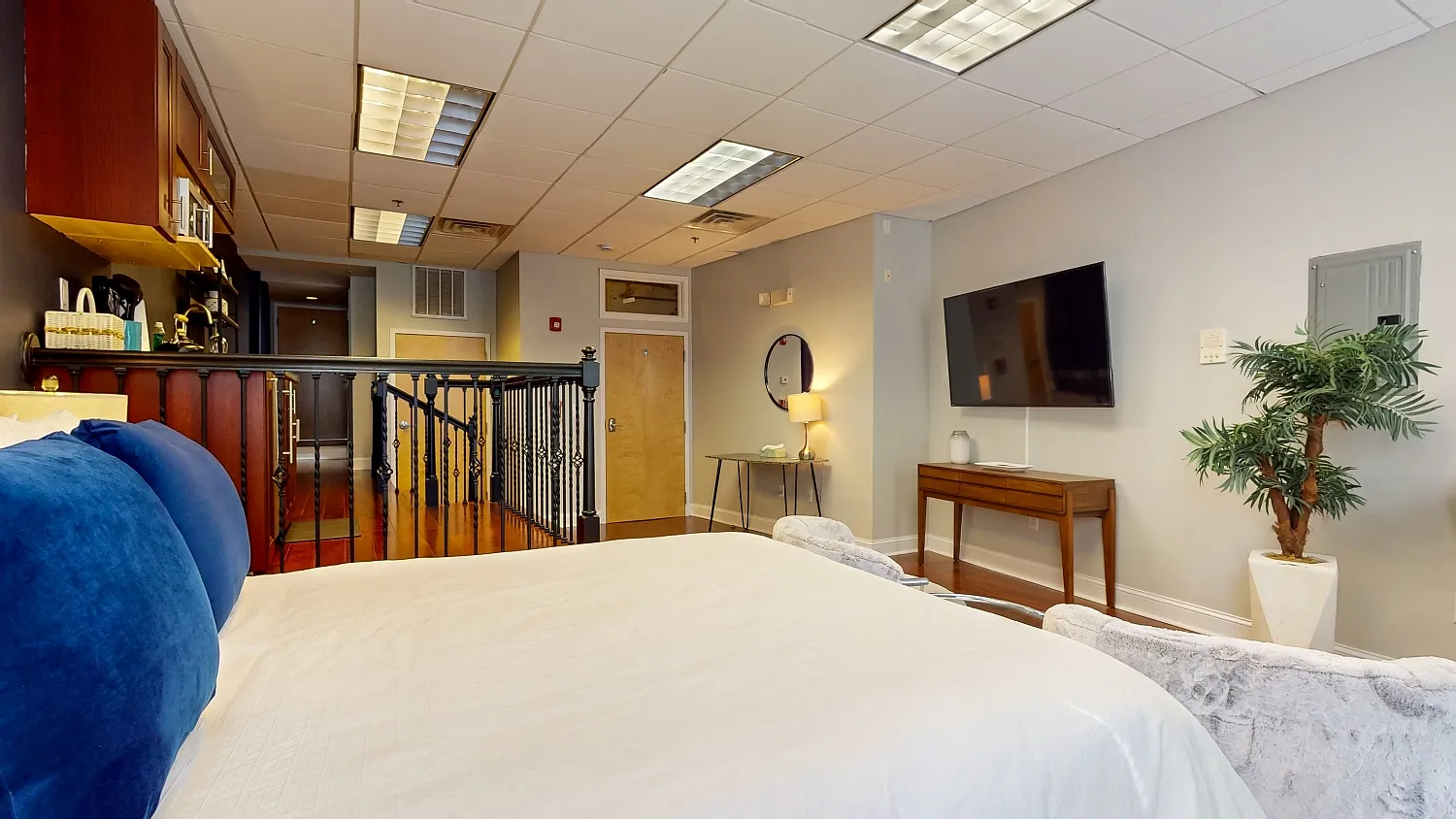 Studio, 400 sqft, $4,100 — Photo 4