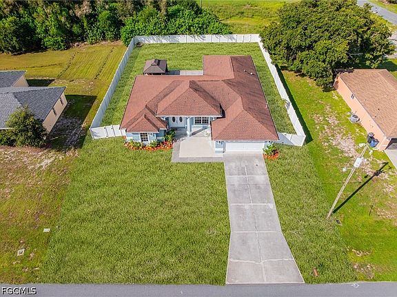 2nd image of 775 Arundel Cir