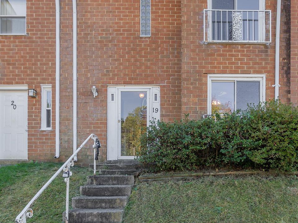 1st image of 19 Oak Dr