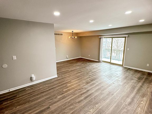 5th image of 709 N Holbrook St #709
