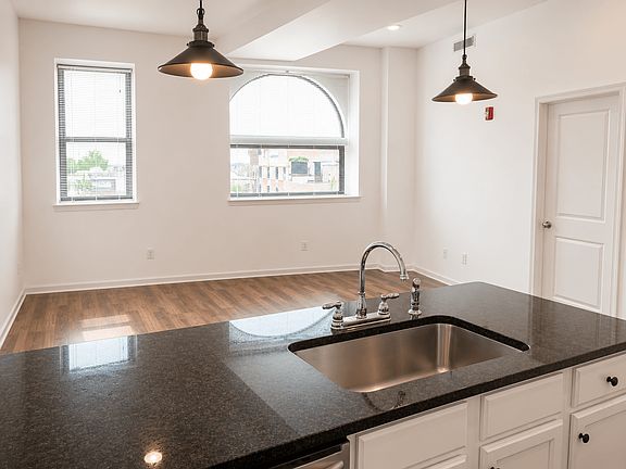5th image of 333 Earp St #402