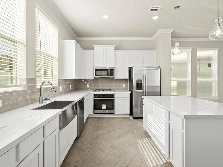 3206 La Rambla Dr — Photo 8