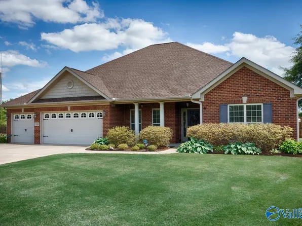 8548 Rolling Oaks Dr SE, Owens Cross Roads, AL 35763