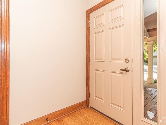 2nd image of 1606 E Montclair Pl