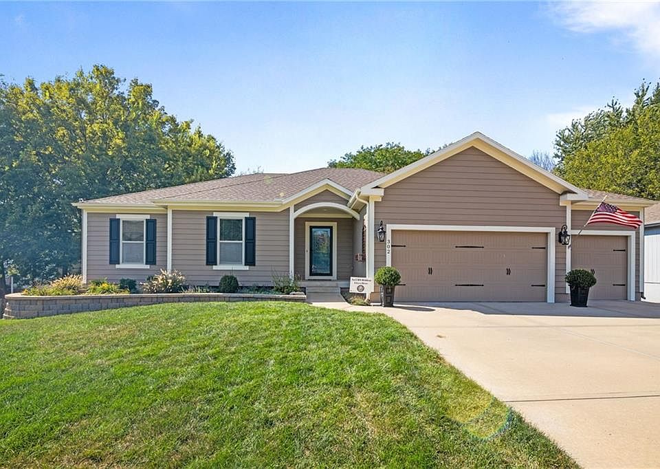 1st image of 302 Summerfield Dr