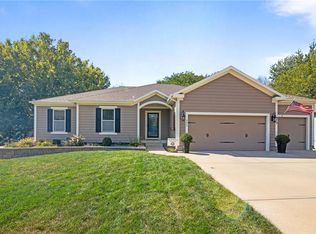 302 Summerfield Dr, Louisburg, KS 66053