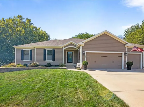 302 Summerfield Dr, Louisburg, KS 66053