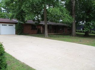 13 Green Meadows Dr, Doniphan, MO 63935