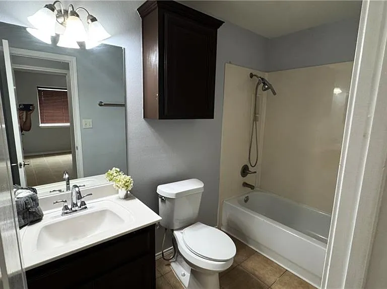 3405 Santa Monica — Photo 22