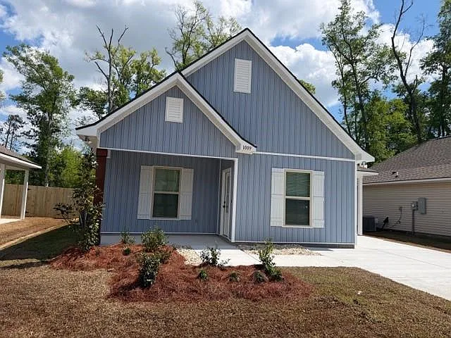 1009 S Pine St — Photo 1