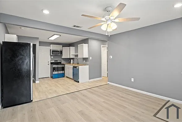 903 Hester St — Photo 1
