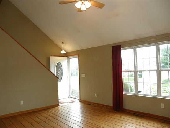 5th image of 26833 McArthur Ct